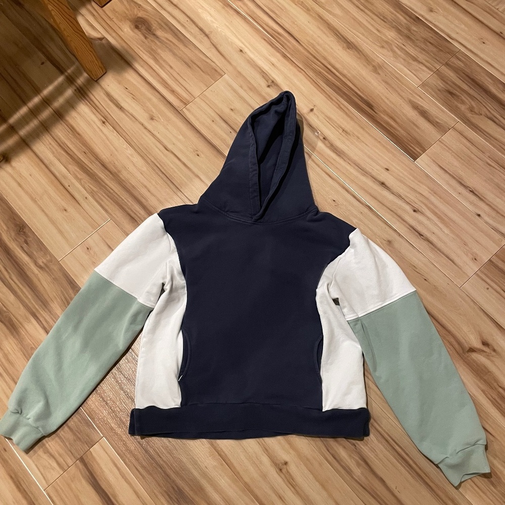 Movemama Breastfeeding / Nursing Sweatshirt with hidden zippers